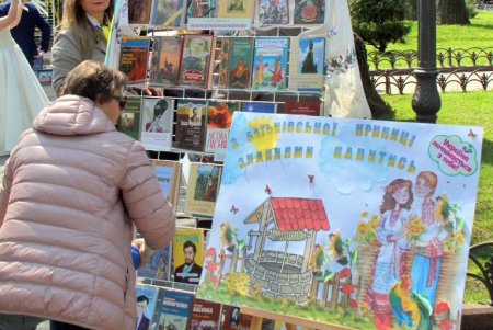 В Городском саду прошел Всемирный день книги и авторского права (фоторепортаж)