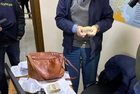 Старший инспектор Одесской таможни ответит перед судом за систематическое вымогательство взяток