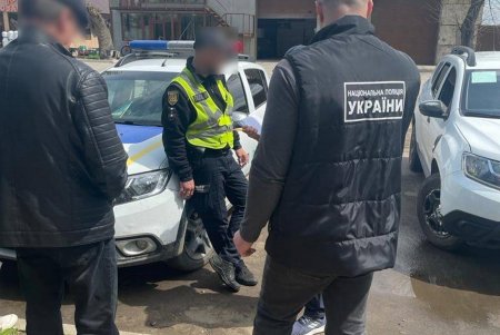В Одесской области сотрудник полиции требовал от военнослужащего 10 тысяч гривен за возврат техпаспорта на авто (фото)