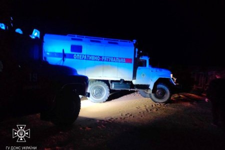 Березовские спасатели помогли выбраться мужчине из кабины покореженного грузовика (фото)