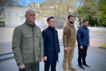 В Одессе подняли флаги Украины в честь годовщины создания военно-морского флота (фото, видео)