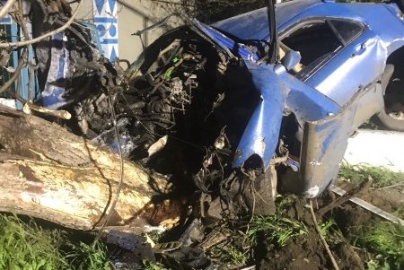 В результате аварии в селе Новоградковка водитель авто погиб, а его пассажирка в больнице (фото)