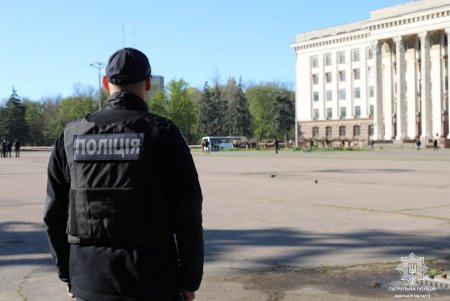Высокая опасность ракетных ударов: центр Одессы патрулируют усиленные наряды полиции (фото)