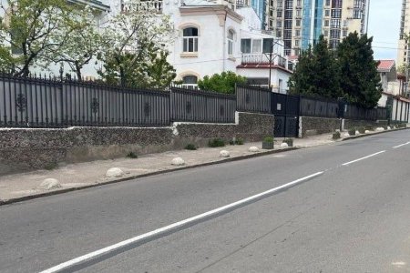 На участке Фонтанской дороги нанесена дорожная разметка (фото)