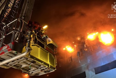 Одесские спасатели ликвидировали последствия ракетного удара по Одессе, есть раненые (фото) 