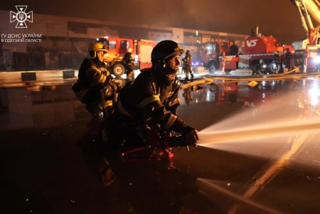 Одесские спасатели ликвидировали последствия ракетного удара по Одессе, есть раненые (фото) 