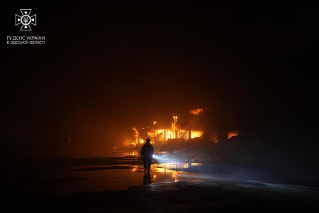 Одесские спасатели ликвидировали последствия ракетного удара по Одессе, есть раненые (фото) 