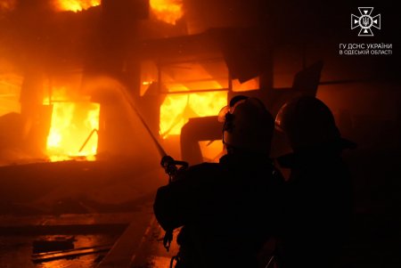 Одесские спасатели ликвидировали последствия ракетного удара по Одессе, есть раненые (фото) 