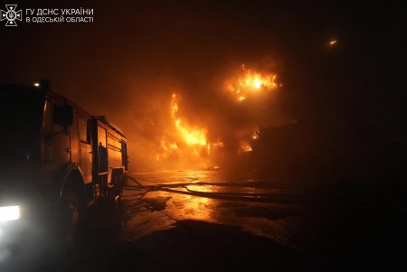 Одесские спасатели ликвидировали последствия ракетного удара по Одессе, есть раненые (фото) 