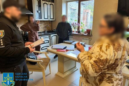 Одесский адвокат и ее сообщница организовали незаконный канал переправки через границу лиц призывного возраста (фото)