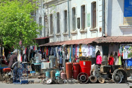Воскресная прогулка по улице 10-го Апреля (фоторепортаж)