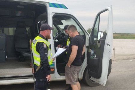 Одесские патрульные взяли под контроль движение на пограничных пунктах пропуска в рамках Электронной очереди (фото)