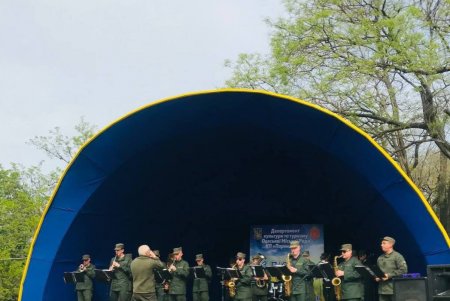 В выходные в парке Шевченко провели два концерта к праздничным датам (фото)