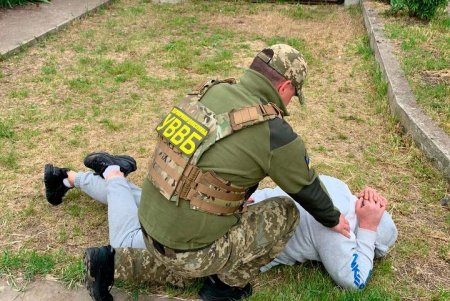 В Одесской области наркодилер пытался расширить свой «бизнес» за счет военнослужащих (фото, видео)