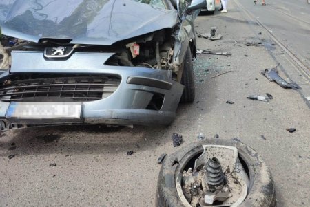 На Молдаванке столкнулись два автомобиля: травмы получили оба водителя и пассажирка (фото)