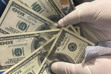 Одесский патрульный вымогал взятку в 1000 долларов США у семьи, в которой трагически погиб ребенок