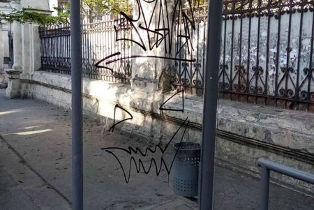 В мае вандалы повредили в Одессе более 10 остановочных комплексов (фото)