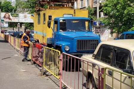 В мае вандалы повредили в Одессе более 10 остановочных комплексов (фото)