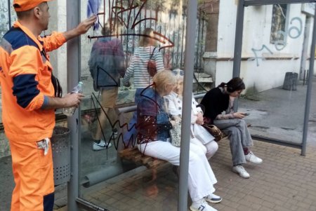В мае вандалы повредили в Одессе более 10 остановочных комплексов (фото)