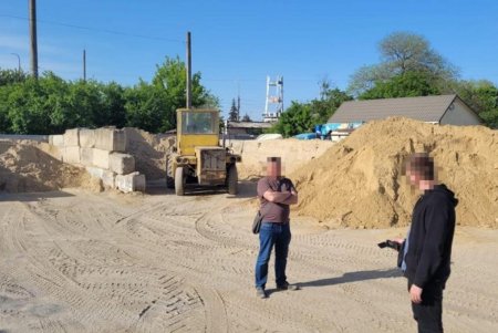 В Кучурганах группа дельцов незаконно добывала песок из карьера площадью 72 гектара (фото)
