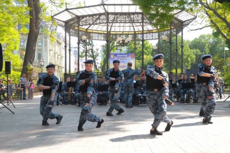 В Горсаду прошли патриотические концерты, а в Одесском зоопарке отметили прибавление семейства (фото)