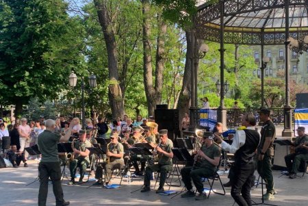 В Горсаду прошли патриотические концерты, а в Одесском зоопарке отметили прибавление семейства (фото)