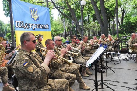 В Горсаду прошли патриотические концерты, а в Одесском зоопарке отметили прибавление семейства (фото)