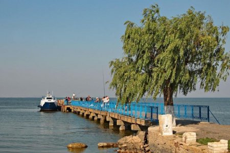 Между Белгородом-Днестровский и Овидиополем начинает курсировать катер (фото)