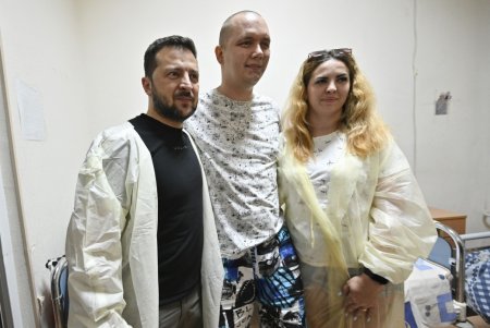 Владимир Зеленский в Одессе посетил раненых бойцов в госпитале и наградил военных и медиков (фото, видео)