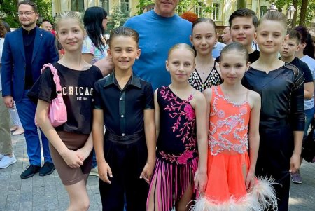 «Мы делаем все, чтобы создать лучшую жизнь для подрастающего поколения», - мэр Одессы на детском празднике в Горсаду
