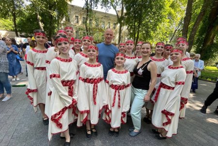 «Мы делаем все, чтобы создать лучшую жизнь для подрастающего поколения», - мэр Одессы на детском празднике в Горсаду