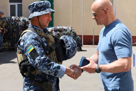 Мэр Одессы поздравил военнослужащих отряда Морской охраны (фото)
