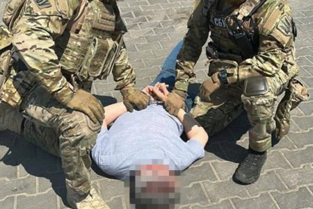 Служащий Одесской таможни требовал взятки от импортеров (фото)