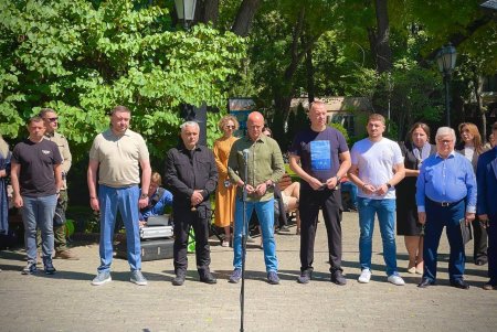В Одессе провели акцию в память о детях, ставших жертвами российской агрессии (фоторепортаж)