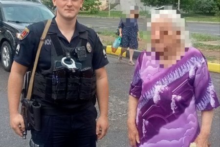 Патрульные вернули домой двух потерявшихся в городе пожилых людей (фото)