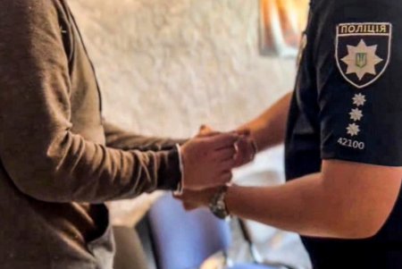 В Киевском районе хозяин квартиры во время застолья забил своего гостя и бросил умирать (фото, видео)