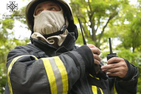 Одесские спасатели оперативно ликвидировали пожар в неработающем ресторане на пляже «Дельфин» (фото)