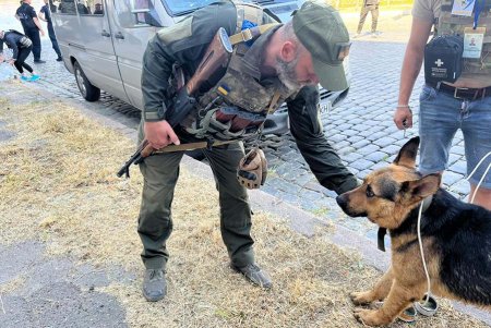 Бойцы Нацгвардии в Херсонской области обеспечивают эвакуацию пострадавших (фото)