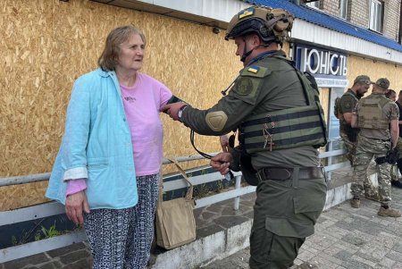 Бойцы Нацгвардии в Херсонской области обеспечивают эвакуацию пострадавших (фото)