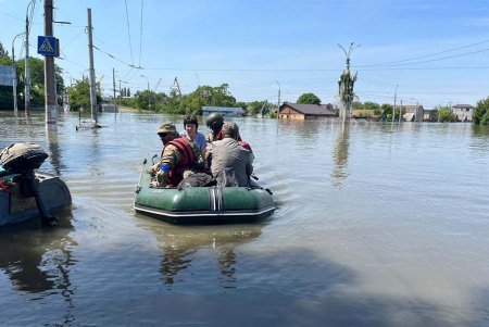 Бойцы Нацгвардии в Херсонской области обеспечивают эвакуацию пострадавших (фото)