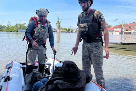 Бойцы Нацгвардии в Херсонской области обеспечивают эвакуацию пострадавших (фото)