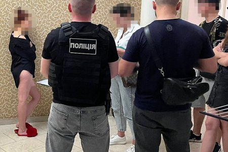 26-летний одессит втягивал женщин в проституцию и руководил работой борделей (фото, видео)