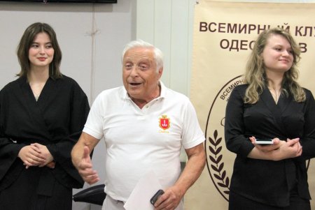 Во Всемирном клубе одесситов открылась выставка молодых художников (фоторепортаж)