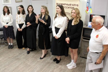 Во Всемирном клубе одесситов открылась выставка молодых художников (фоторепортаж)