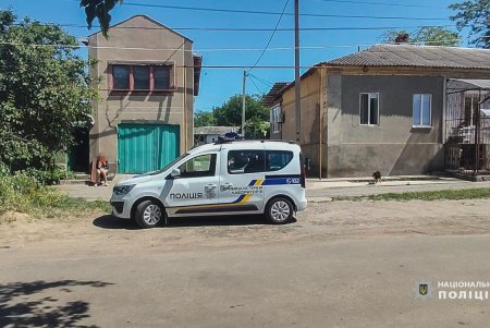 В Одесской области двое злоумышленников угрозами заставили пенсионерку отдать деньги и ценности (фото)