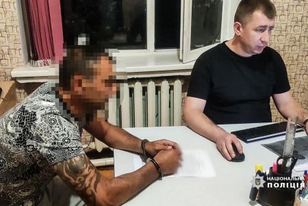 В Одесской области двое злоумышленников угрозами заставили пенсионерку отдать деньги и ценности (фото)