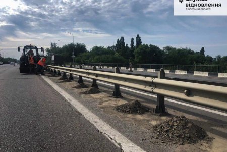 Специалисты ремонтируют и очищают трассу Одесса-Киев для безопасного проезда  (фото)