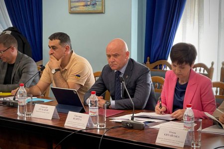 Жилье, работа, детские сады: мэр Одессы обсудил с нардепами насущные проблемы переселенцев (фото)