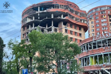 Пожары и завалы: результаты ночного обстрела Одессы (фоторепортаж)