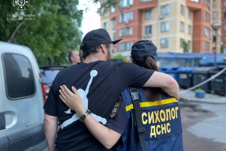 Пожары и завалы: результаты ночного обстрела Одессы (фоторепортаж)